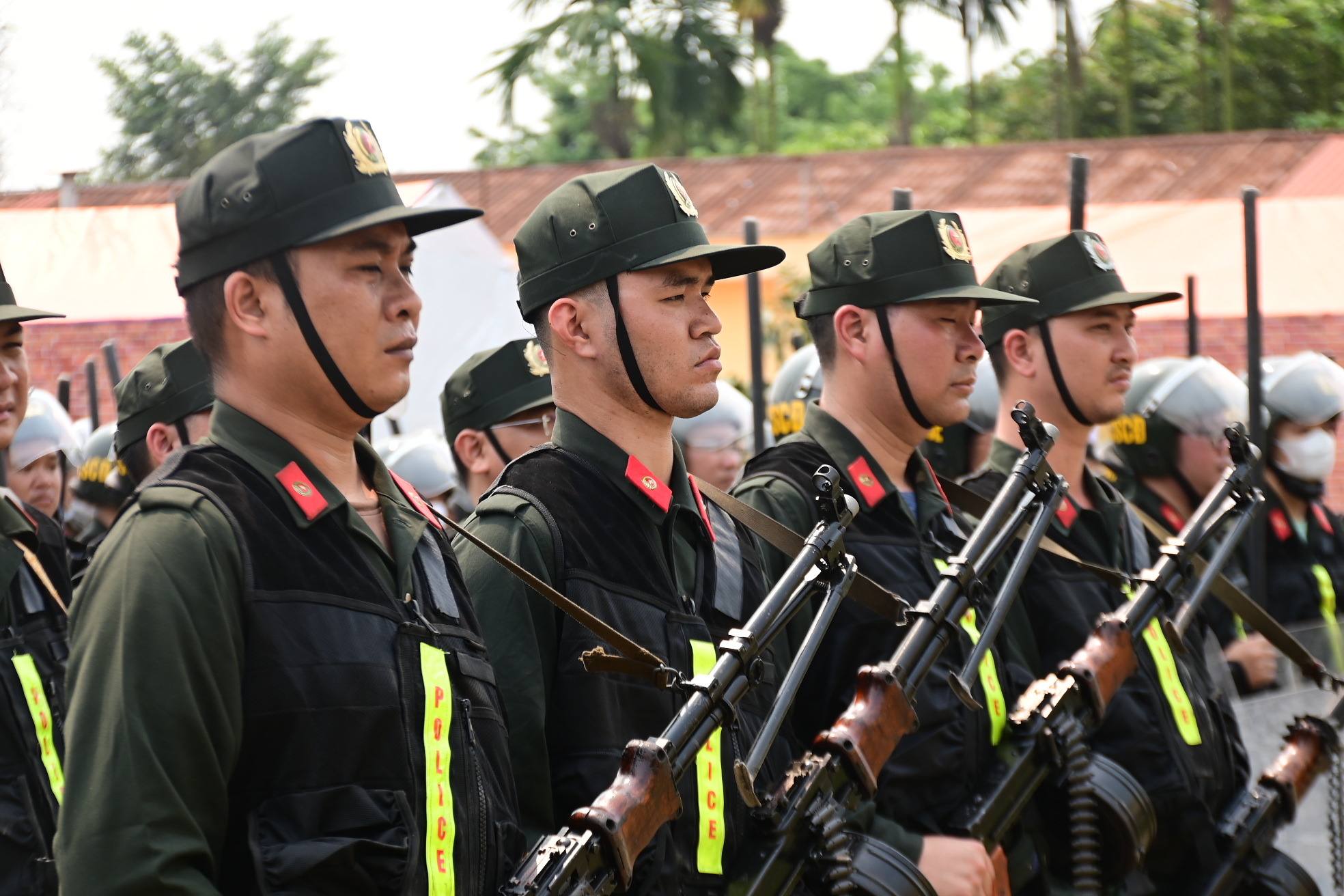 Người dân cảm ơn Phòng Cảnh sát cơ động